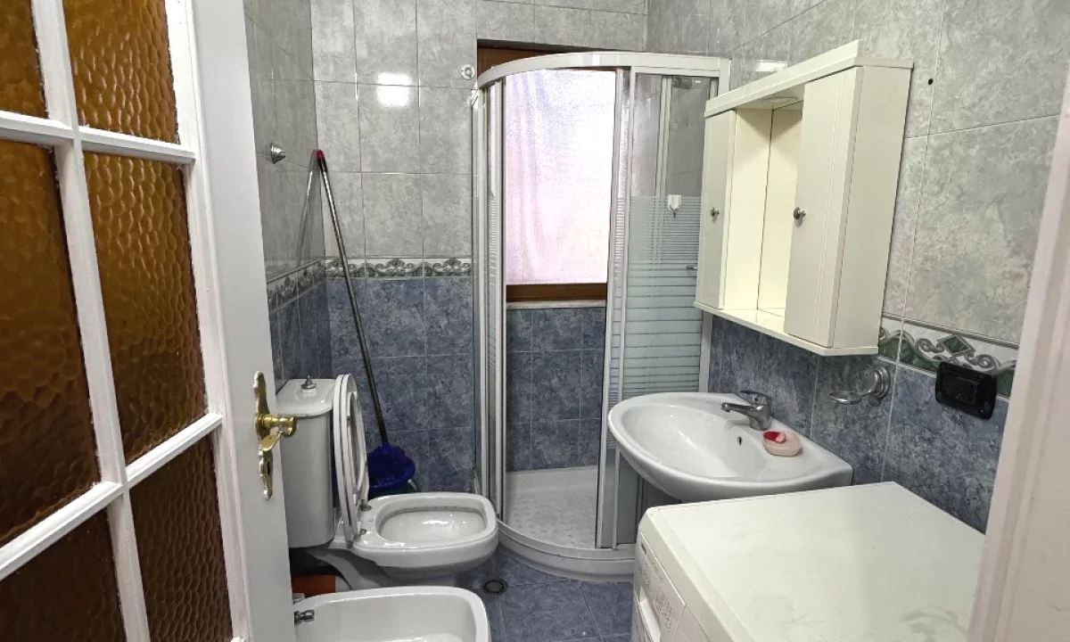 Shtepi ne shitje Apartament ne Tirane, 1+1, Mobilimi E mobiluar, Pagesa 115,000  Euro.