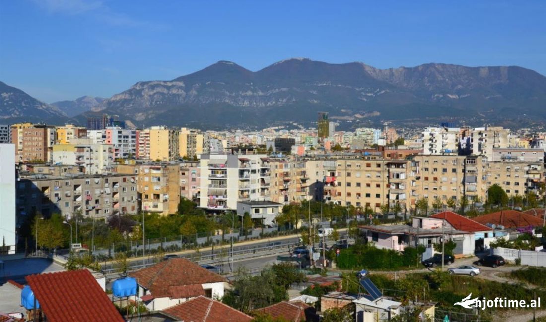 Shitet, Ambient Biznesi, Bulevardi Bajram Curri,Selit 460 000 Euro 