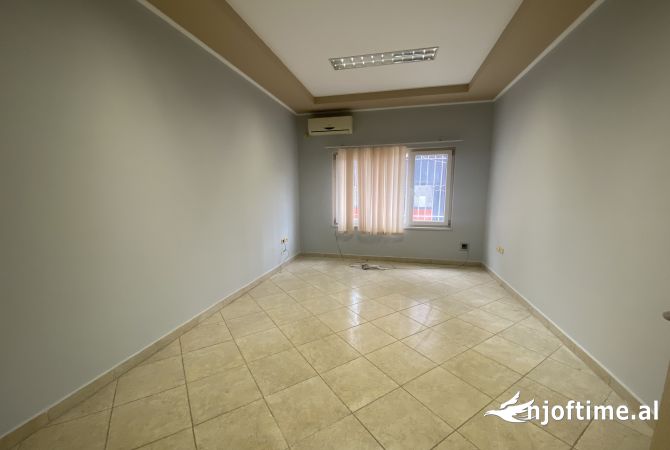 Jepet Ambient me Qera,21 Dhjetori,800€ 