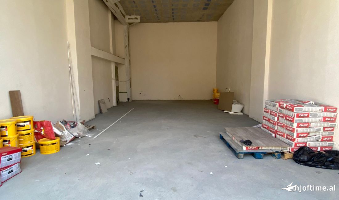 Shitet, Ambient Biznesi, pran SPAK, Tirane. 420000 Euro