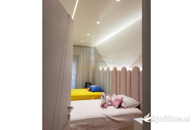 Shtepi ne shitje Apartament ne Tirane, 2+1, Mobilimi E mobiluar, Pagesa 250,000  Euro.