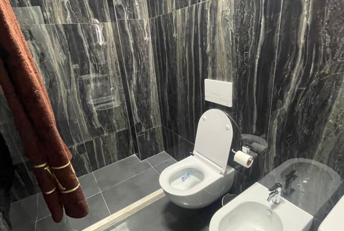 Shtepi ne shitje Apartament ne Tirane, 2+1, Mobilimi E mobiluar, Pagesa 185,000  Euro.