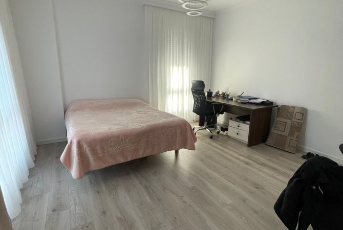 Shtepi ne shitje Apartament ne Tirane, 2+1, Mobilimi E mobiluar, Pagesa 185,000  Euro.