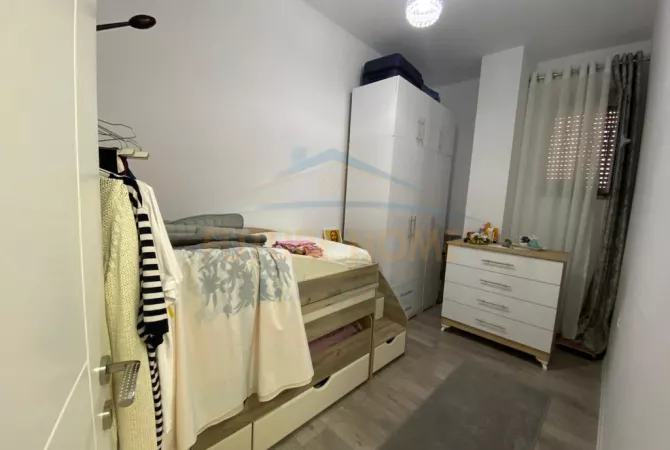 Shtepi ne shitje Apartament ne Tirane, 2+1, Mobilimi E mobiluar, Pagesa 150,000  Euro.