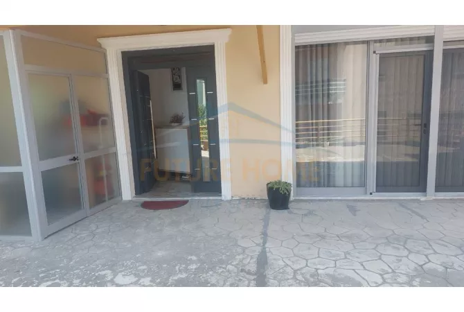 Shtepi ne shitje Apartament ne Tirane, 2+1, Mobilimi E mobiluar, Pagesa 150,000  Euro.