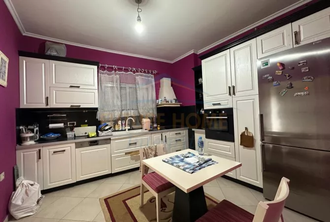 Shtepi ne shitje Apartament ne Tirane, 2+1, Mobilimi E mobiluar, Pagesa 1,350,000  Euro.