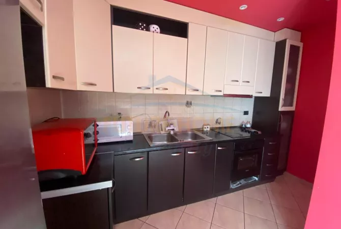 Shtepi me qera Apartament ne Tirane, 2+1, Mobilimi E mobiluar, Pagesa 400  Euro.