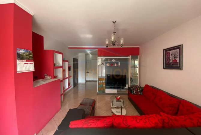 Shtepi me qera Apartament ne Tirane, 2+1, Mobilimi E mobiluar, Pagesa 400  Euro.