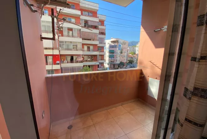 Shtepi me qera Apartament ne Tirane, 2+1, Mobilimi E mobiluar, Pagesa 450  Euro.