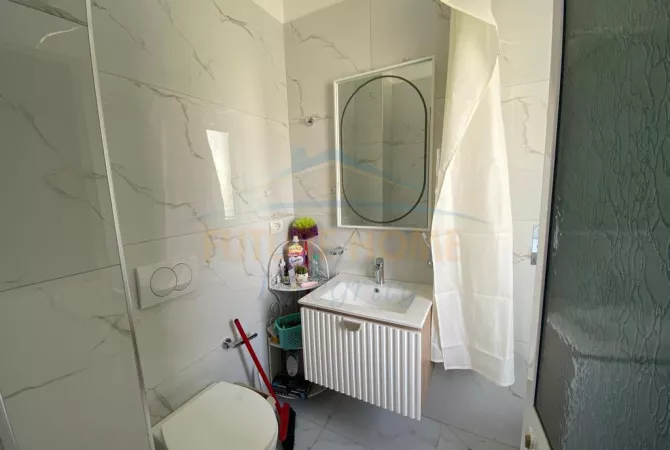 Shtepi ne shitje Apartament ne Tirane, 2+1, Mobilimi E mobiluar, Pagesa 135,000  Euro.