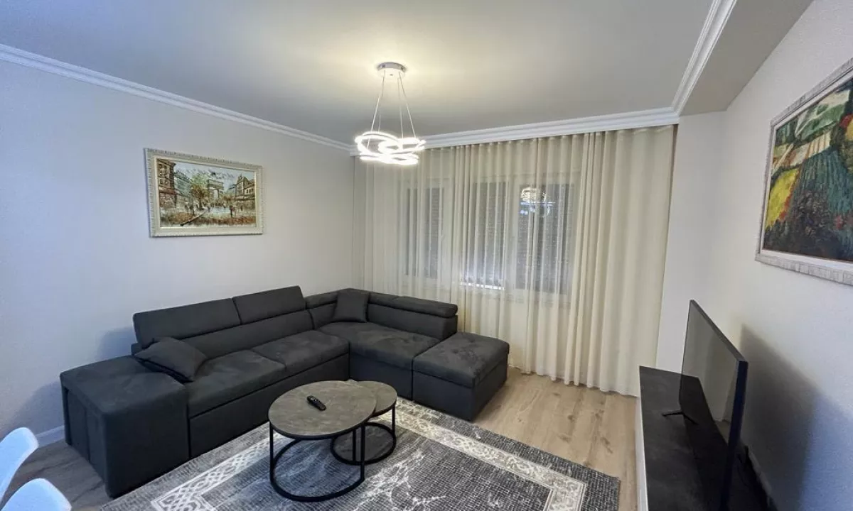 Shtepi me qera Apartament ne Tirane, 2+1, Mobilimi E mobiluar, Pagesa 1,300  Euro.