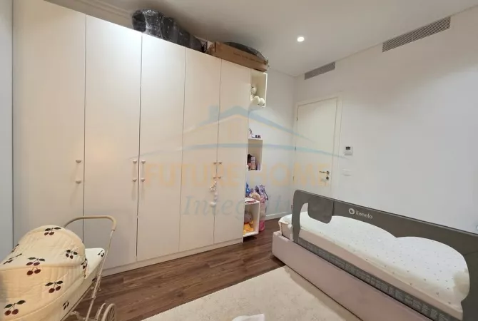 Shtepi ne shitje Apartament ne Tirane, 3+1, Mobilimi E mobiluar, Pagesa 750,000  Euro.