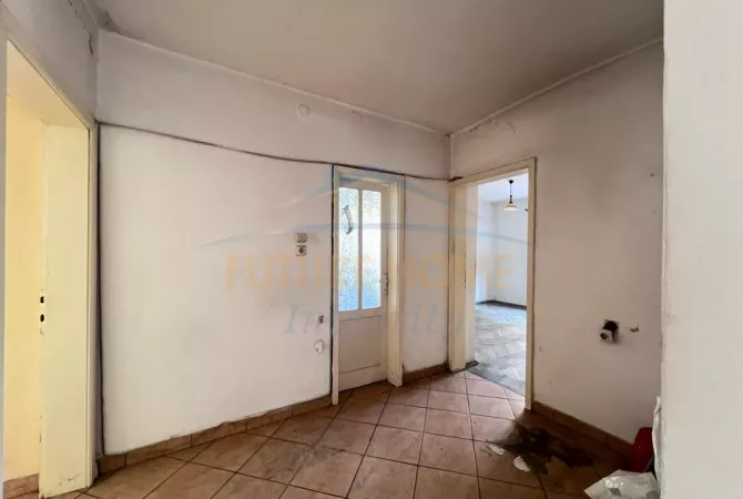 Shtepi ne shitje Apartament ne Tirane, 2+1, Mobilimi Bosh, pa mobiluar, Pagesa 127,000  Euro.