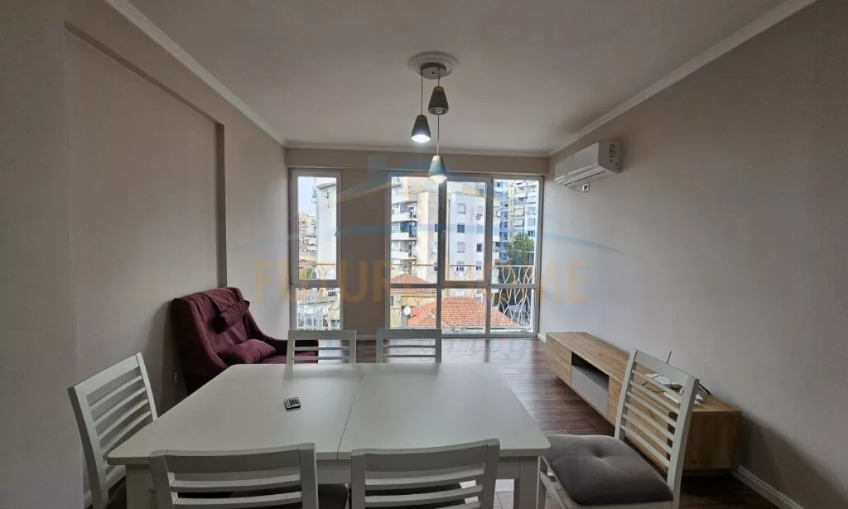 Shtepi me qera Apartament ne Tirane, 2+1, Mobilimi E mobiluar, Pagesa 800  Euro.