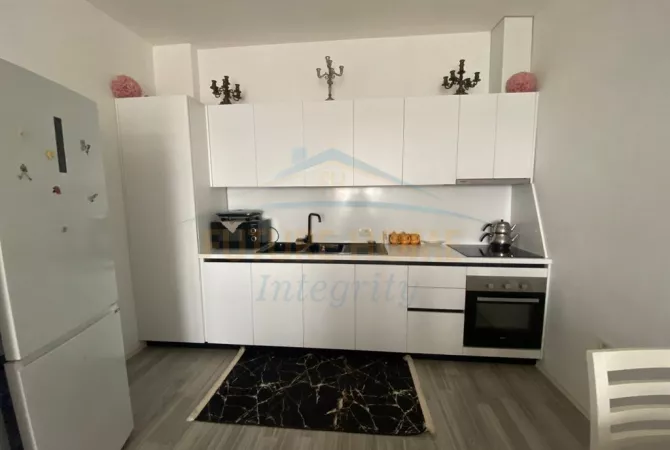 Shtepi me qera Apartament ne Tirane, 2+1, Mobilimi E mobiluar, Pagesa 450  Euro.