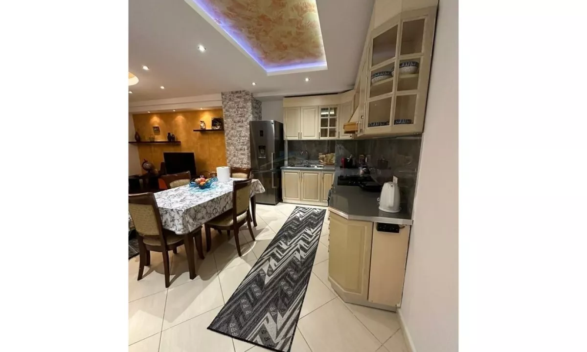 Shtepi ne shitje Apartament ne Tirane, 2+1, Mobilimi E mobiluar, Pagesa 330,000  Euro.