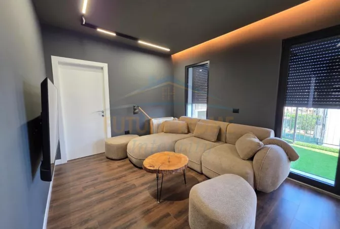 Shitet, Apartament 2+1+Verandë+Garderobë, Ish Tregu Elektrik, 450.000 Euro