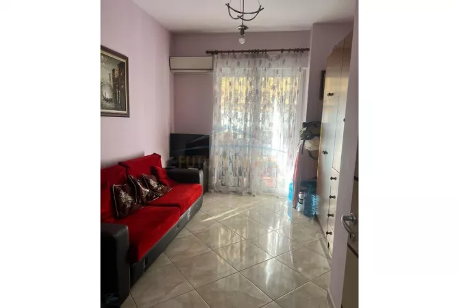 Shtepi ne shitje Apartament ne Tirane, 2+1, Mobilimi E mobiluar, Pagesa 165,000  Euro.