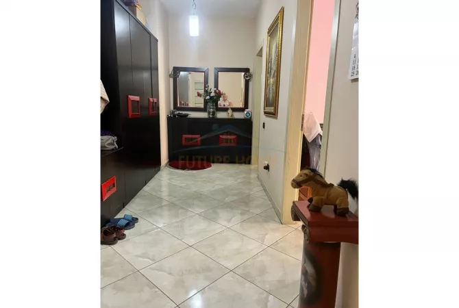 Shtepi ne shitje Apartament ne Tirane, 2+1, Mobilimi E mobiluar, Pagesa 165,000  Euro.