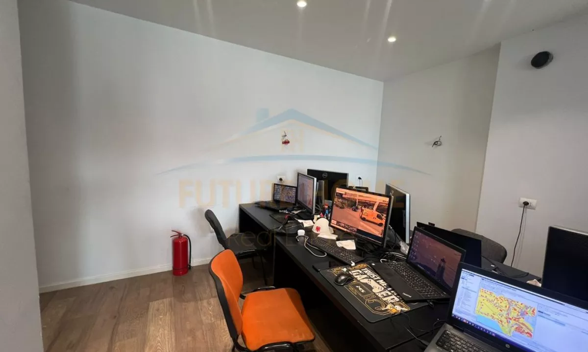 Shtepi ne shitje Apartament ne Tirane, 3+1, Mobilimi Bosh, pa mobiluar, Pagesa 300,000  Euro.