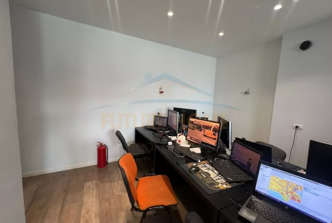 Shitet, Apartament 3+1+2, 21 Dhjetori, 300.000€