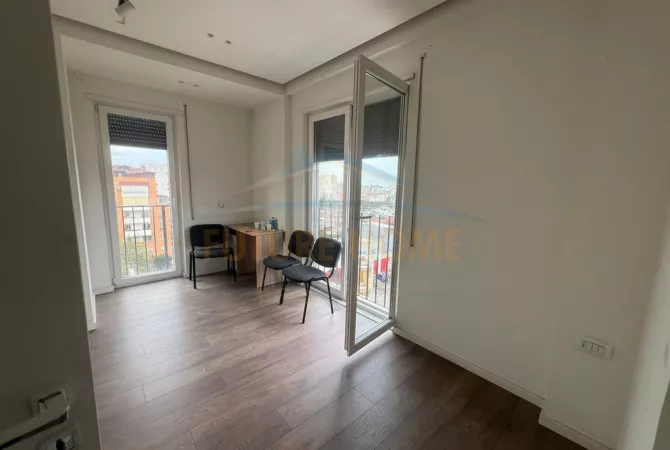 Shtepi ne shitje Apartament ne Tirane, 3+1, Mobilimi Bosh, pa mobiluar, Pagesa 300,000  Euro.