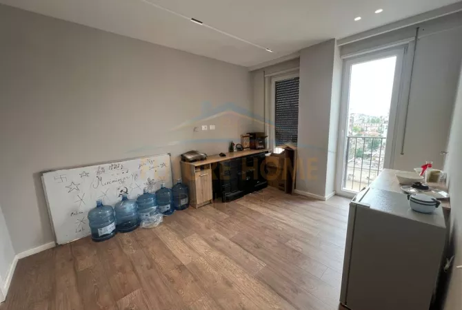 Shtepi ne shitje Apartament ne Tirane, 3+1, Mobilimi Bosh, pa mobiluar, Pagesa 300,000  Euro.