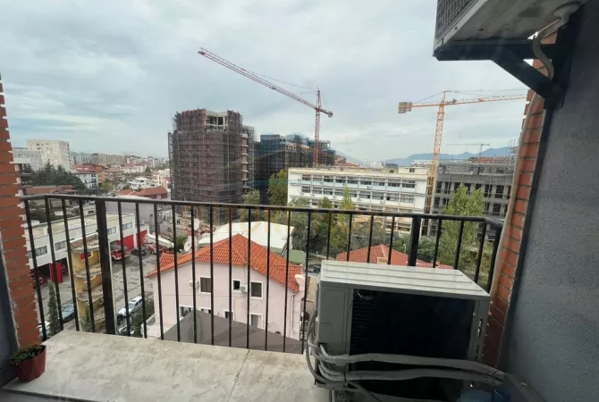 Shtepi ne shitje Apartament ne Tirane, 3+1, Mobilimi Bosh, pa mobiluar, Pagesa 300,000  Euro.