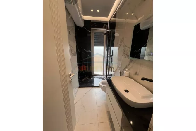 Shtepi ne shitje Apartament ne Tirane, 3+1, Mobilimi Bosh, pa mobiluar, Pagesa 300,000  Euro.