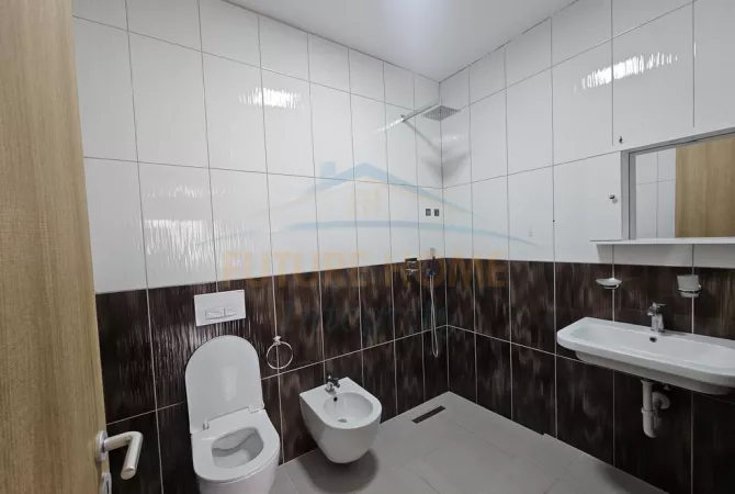 Shtepi me qera Apartament ne Tirane, 2+1, Mobilimi E mobiluar, Pagesa 700  Euro.