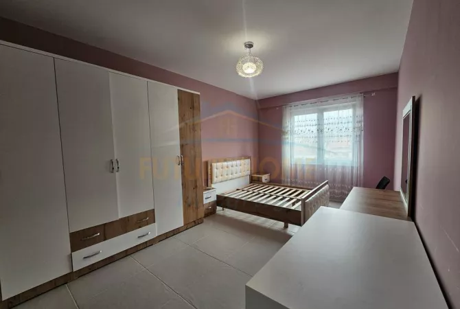 Shtepi me qera Apartament ne Tirane, 2+1, Mobilimi E mobiluar, Pagesa 700  Euro.