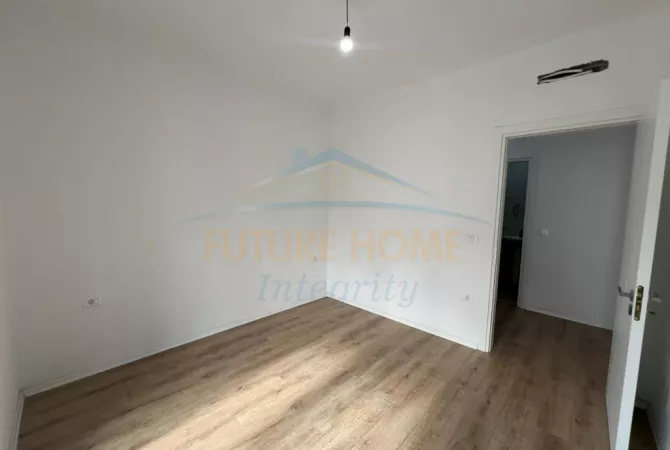 Shtepi ne shitje Apartament ne Tirane, 1+1, Mobilimi E mobiluar, Pagesa 135,000  Euro.