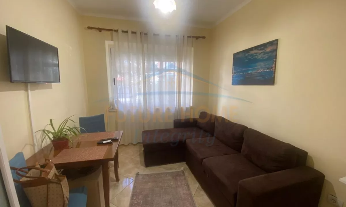 Shtepi me qera Apartament ne Tirane, 1+1, Mobilimi E mobiluar, Pagesa 550  Euro.