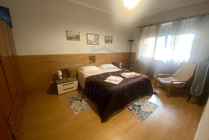 Shtepi me qera Apartament ne Tirane, 1+1, Mobilimi E mobiluar, Pagesa 550  Euro.