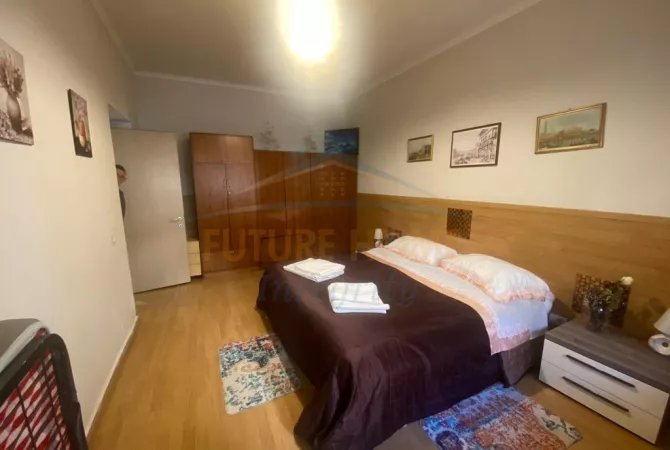 Shtepi me qera Apartament ne Tirane, 1+1, Mobilimi E mobiluar, Pagesa 550  Euro.