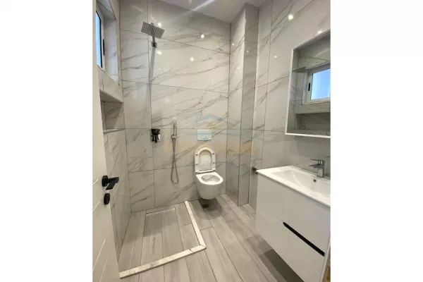 Shtepi ne shitje Apartament ne Tirane, 2+1, Mobilimi E mobiluar, Pagesa 256,000  Euro.