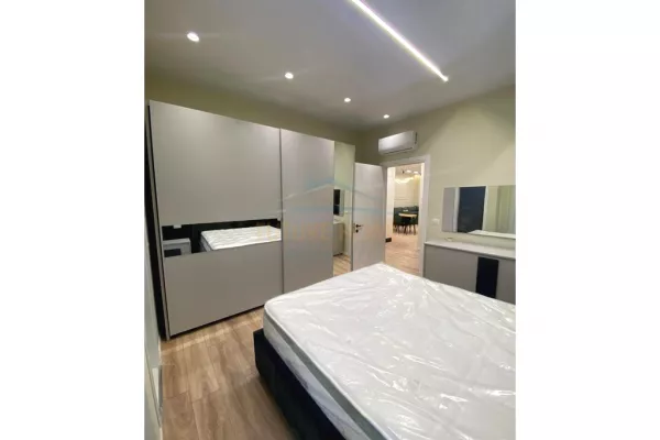 Shtepi ne shitje Apartament ne Tirane, 2+1, Mobilimi E mobiluar, Pagesa 256,000  Euro.