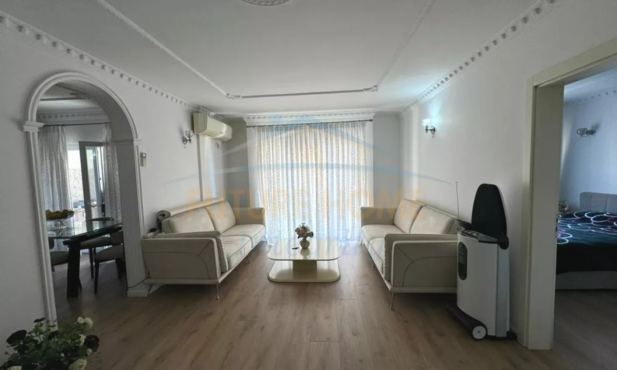 Shtepi ne shitje Apartament ne Tirane, 3+1, Mobilimi E mobiluar, Pagesa 195,000  Euro.