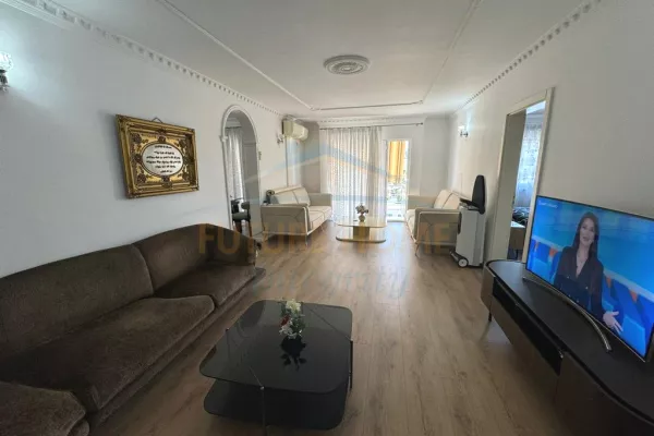Shtepi ne shitje Apartament ne Tirane, 3+1, Mobilimi E mobiluar, Pagesa 195,000  Euro.
