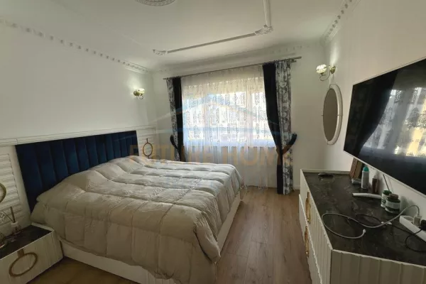 Shtepi ne shitje Apartament ne Tirane, 3+1, Mobilimi E mobiluar, Pagesa 195,000  Euro.