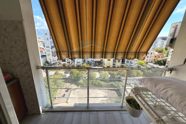 Shtepi ne shitje Apartament ne Tirane, 3+1, Mobilimi E mobiluar, Pagesa 195,000  Euro.