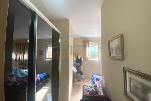 Shtepi ne shitje Apartament ne Tirane, 1+1, Mobilimi E mobiluar, Pagesa 155,000  Euro.