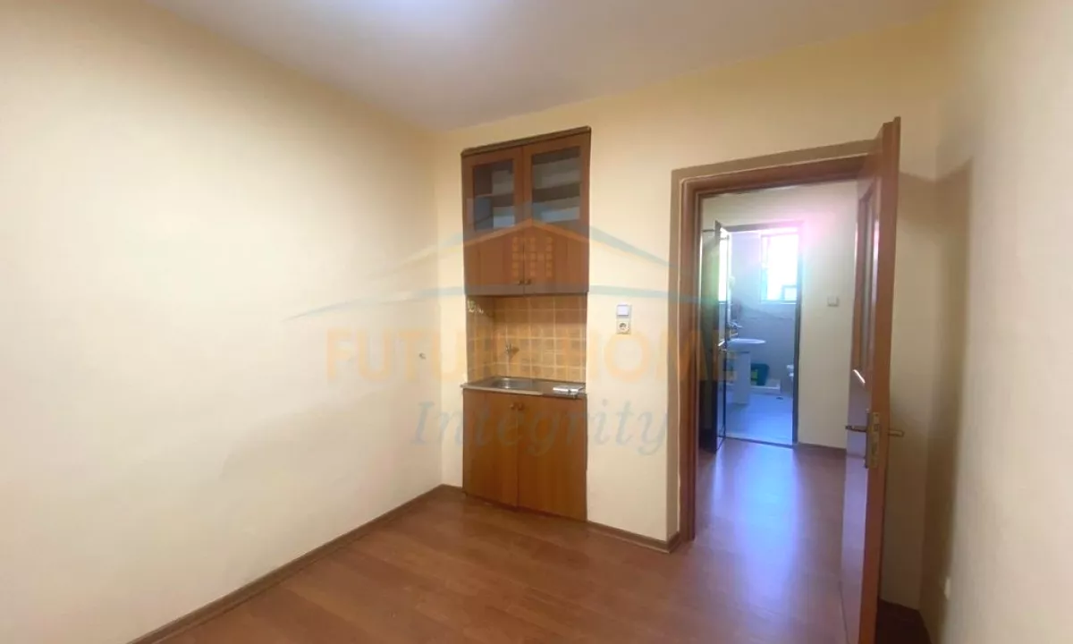 Shtepi me qera Apartament ne Tirane, 2+1, Mobilimi Bosh, pa mobiluar, Pagesa 800  Euro.