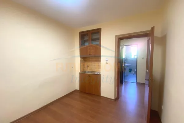 Qera, Apartament 2+1 për zyra, Blloku, 800€
