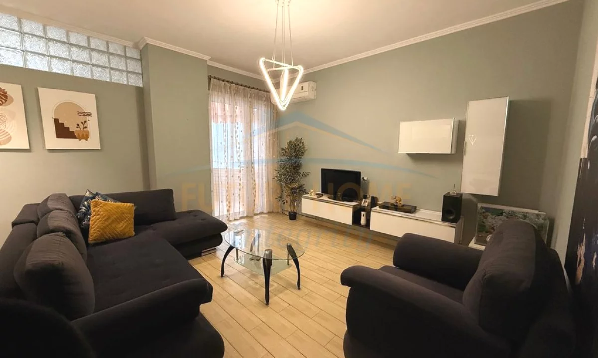 Shtepi ne shitje Apartament ne Tirane, 2+1, Mobilimi E mobiluar, Pagesa 229,000  Euro.