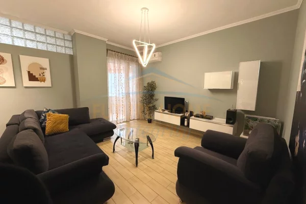 Shitet, Apartament 2+1, Pazari I ri, 229000 €