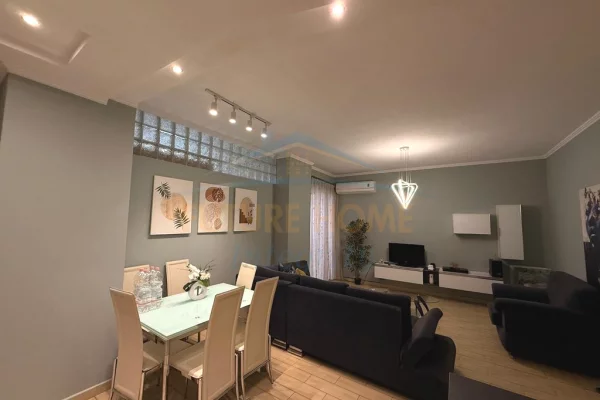 Shtepi ne shitje Apartament ne Tirane, 2+1, Mobilimi E mobiluar, Pagesa 229,000  Euro.