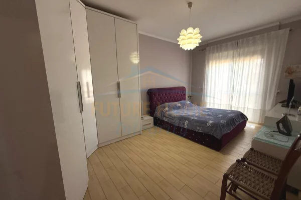 Shtepi ne shitje Apartament ne Tirane, 2+1, Mobilimi E mobiluar, Pagesa 229,000  Euro.