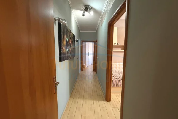 Shtepi ne shitje Apartament ne Tirane, 2+1, Mobilimi E mobiluar, Pagesa 229,000  Euro.