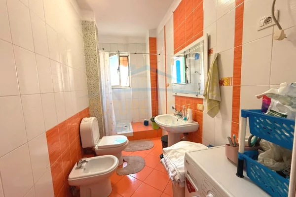 Shtepi ne shitje Apartament ne Tirane, 2+1, Mobilimi E mobiluar, Pagesa 229,000  Euro.